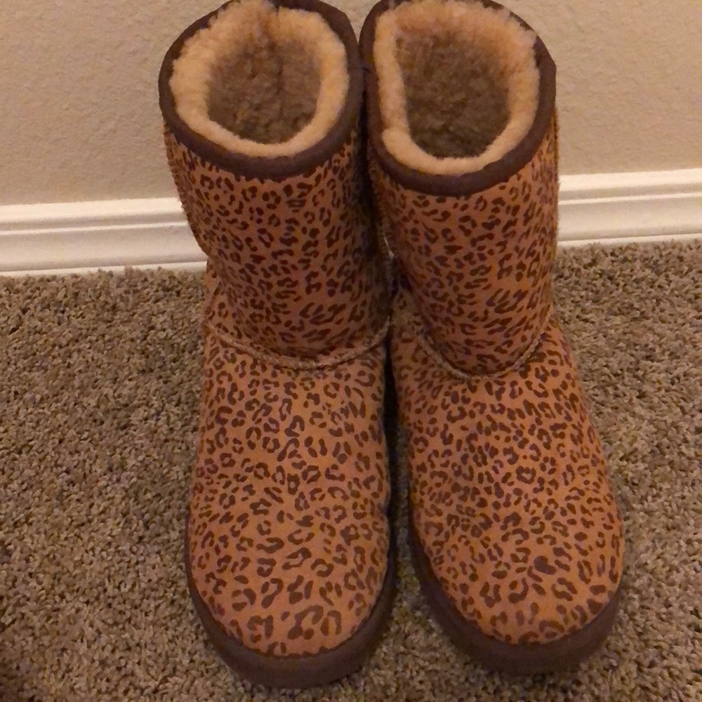 UGG Boots Short Size 7 Cheetah Print